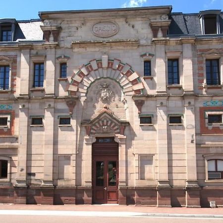 F2 Aux pieds des Thermes 3 étoiles Luxeuil-les-Bains Esterno foto